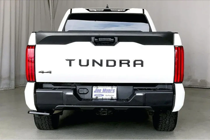 $39892 : Toyota Tundra 2023 4x4 SR5 4 image 3