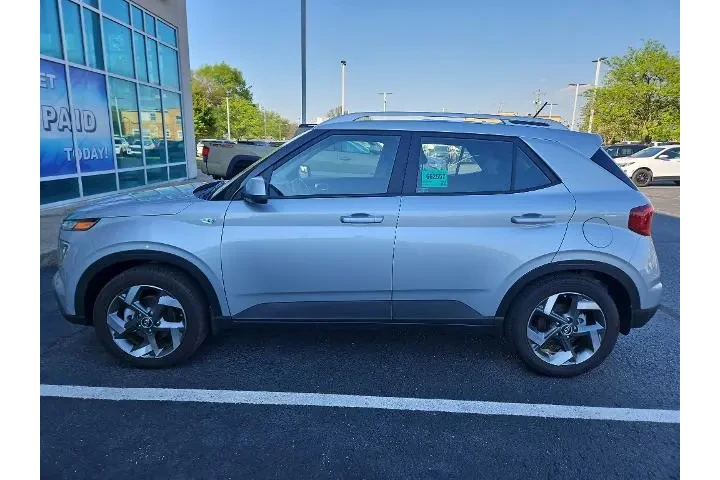$18457 : Hyundai VENUE 2023 SEL 4dr C image 5