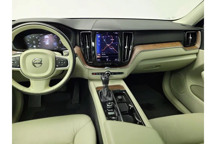 $24998 : Volvo XC60 2021 T5 Momentum image 9