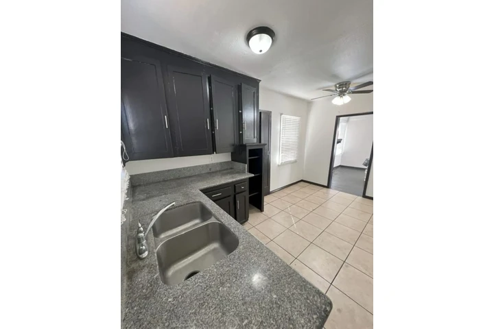 $1350 : Own home image 3