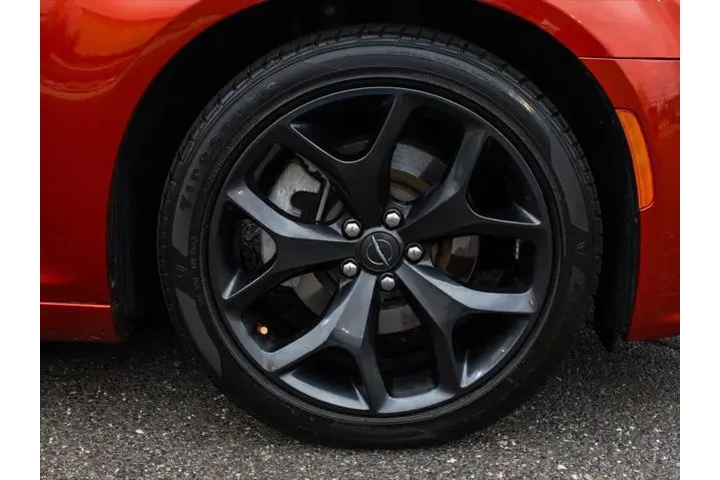 $31990 : Chrysler 300 2021 S V8 4dr S image 7