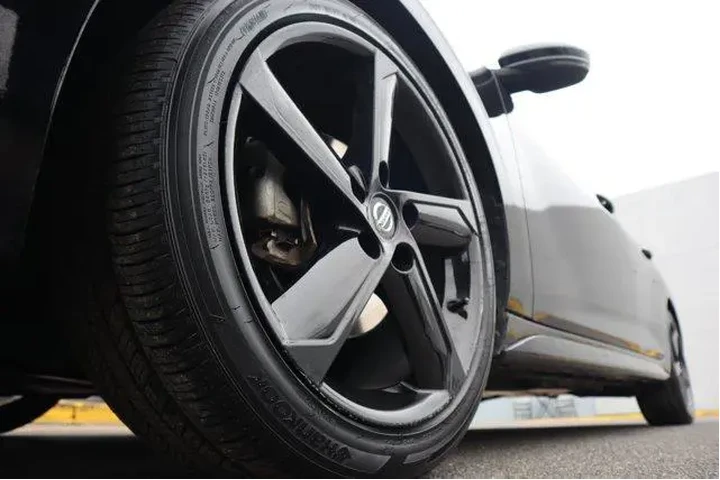 $23557 : Nissan Sentra 2023 SR 4dr Se image 9