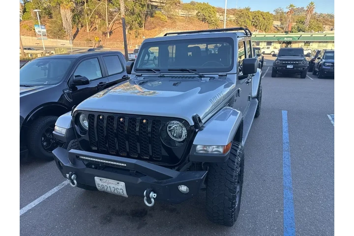 $31900 : Jeep Gladiator 2021 4x4 Spor image 1