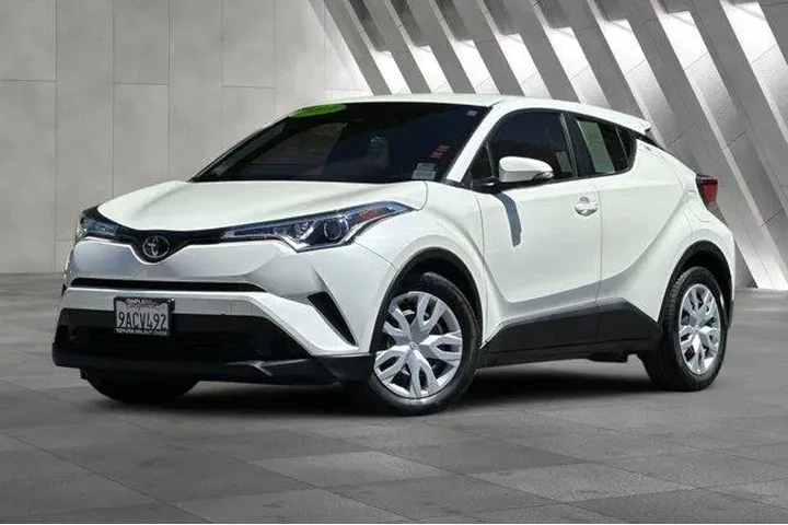 $18900 : Toyota C-HR 2019 LE 4dr Cros image 2
