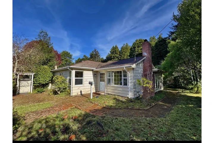 $950 : Well built Eureka home feature image 2