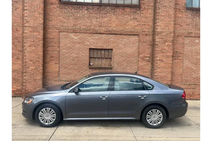 $11000 : 2014 Passat 2.5L Wolfsburg Ed image 5