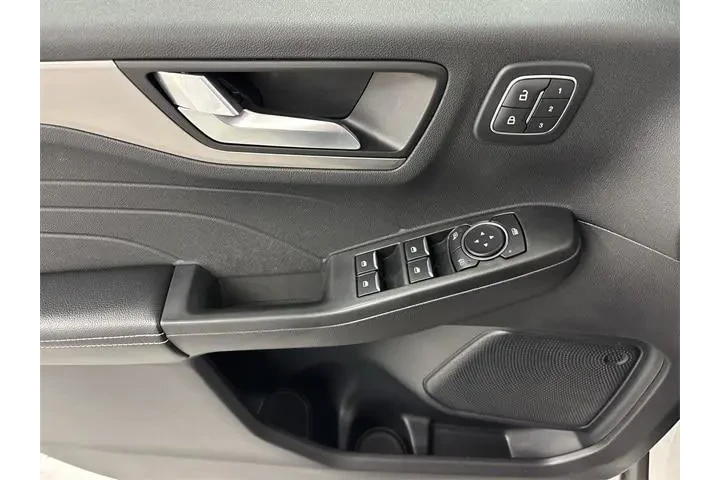 $21000 : Ford Escape 2022 AWD Titaniu image 5