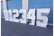 Números con luz de 4 ft en ren en Orange County