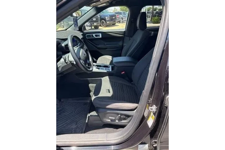 $23671 : Ford Explorer 2020 XLT 4dr S image 3