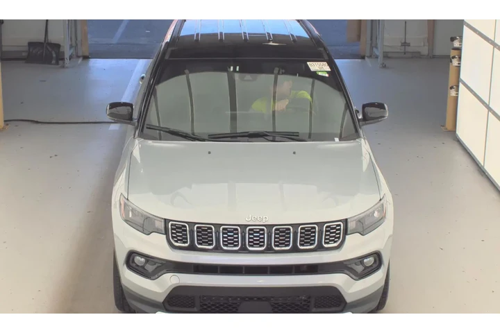 $23990 : Jeep Compass 2025 4x4 Limite image 2