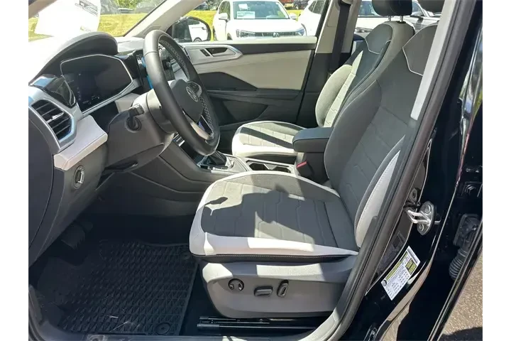 $23249 : Volkswagen Taos 2025 SE 4dr image 9