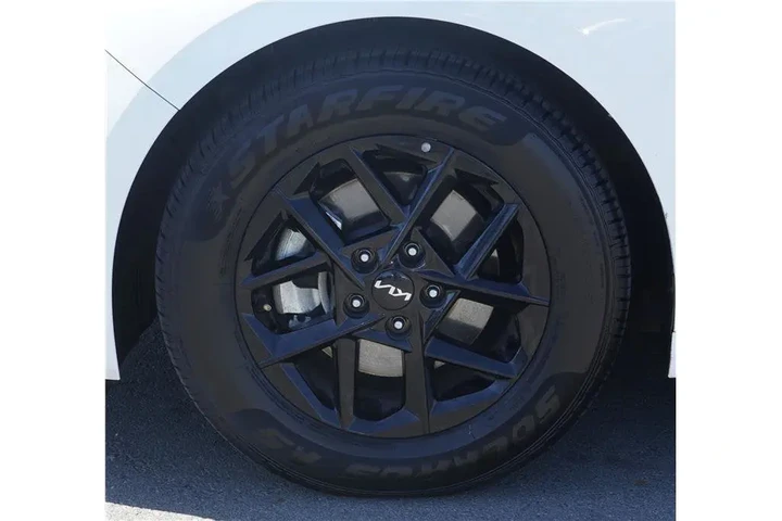 $25384 : 2025 K5 LXS image 10