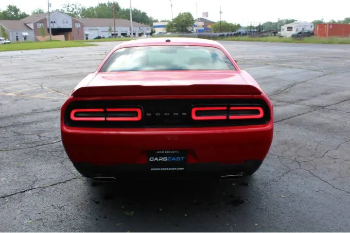 2022 Challenger GT image 5