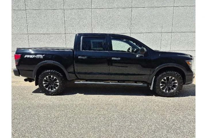 $33790 : Nissan Titan 2021 4x4 SL 4dr image 3