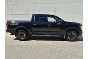 $33790 : Nissan Titan 2021 4x4 SL 4dr thumbnail