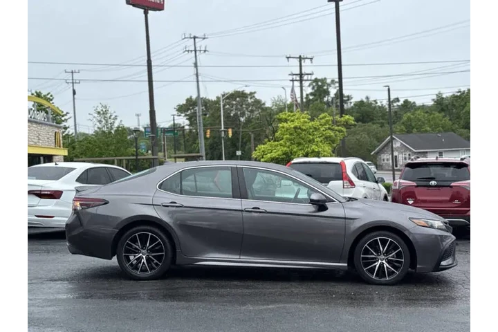 $20995 : 2021 Camry SE image 6