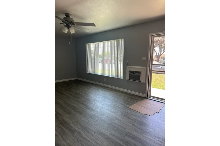 $1280 : Downey 2 & 1 Available image 5