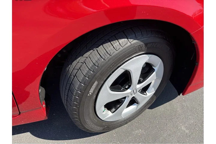 $15000 : 2013 Prius Two image 10