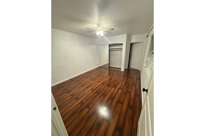 $1200 : Buen crédito y empleo estable image 1