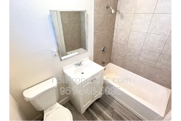 $1925 : Rento casita En San Bernardino image 8