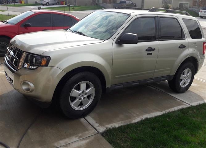 $3600 : 2011 FORD ESCAPE XLT SUV image 1