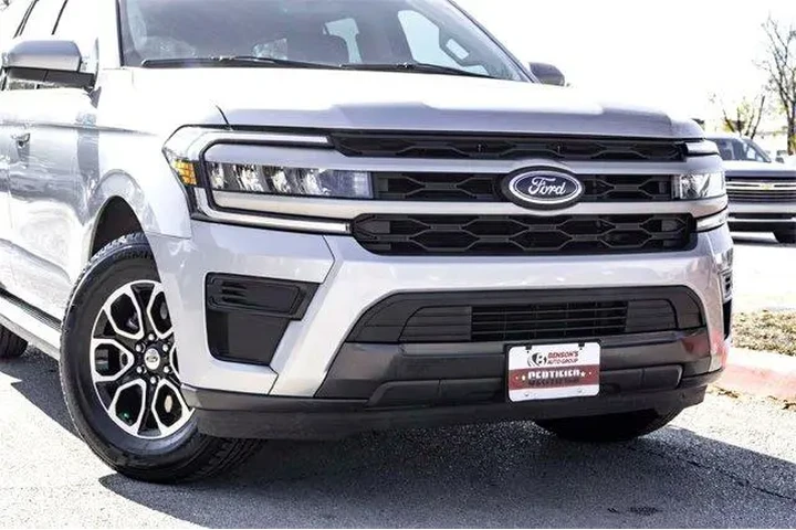 $37599 : Ford Expedition 2024 4x2 XLT image 3