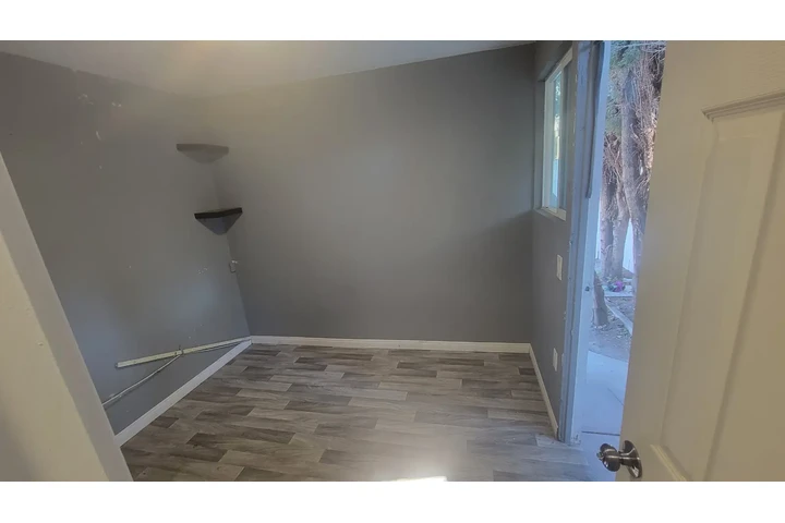$1000 : Estudio image 3