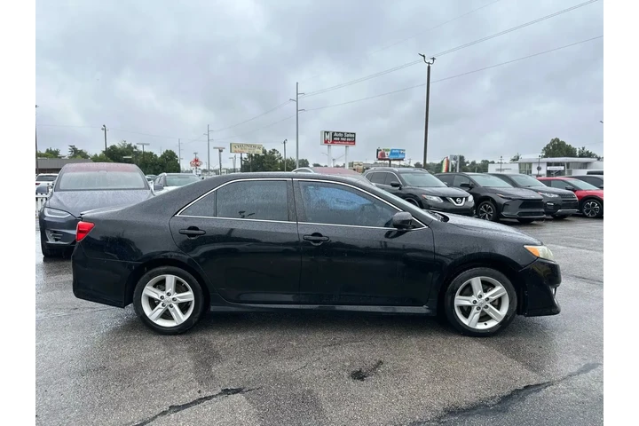 2013 TOYOTA CAMRY SE SEDAN 4D image 8