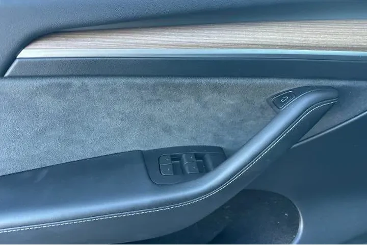 $37997 : Tesla Model Y 2023 AWD Perfo image 8