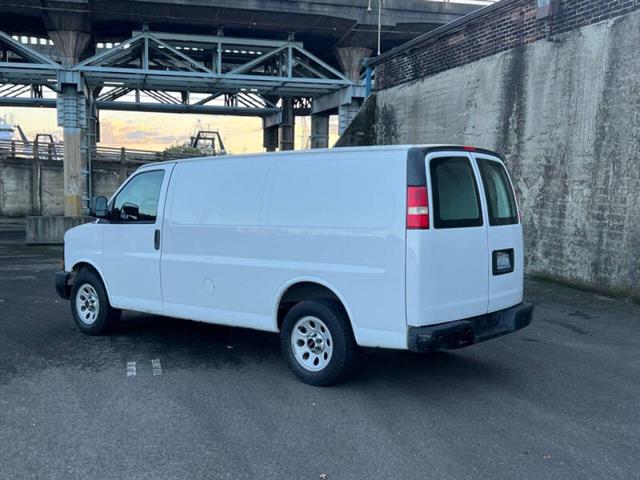 $10888 : 2011 GMC Savana 1500 image 4