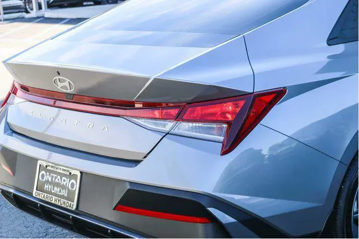 $20689 : Hyundai ELANTRA 2024 SEL 4dr image 9
