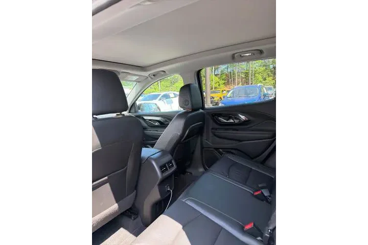 $25177 : GMC Terrain 2023 AWD AT4 4dr image 9