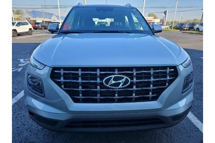 $18457 : Hyundai VENUE 2023 SEL 4dr C image 3