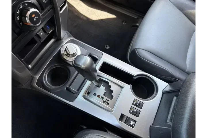 $30749 : Toyota 4Runner 2021 4x4 SR5 image 9