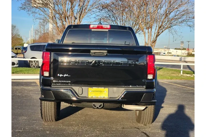 $35725 : Chevrolet Colorado 2023 4x4 image 6