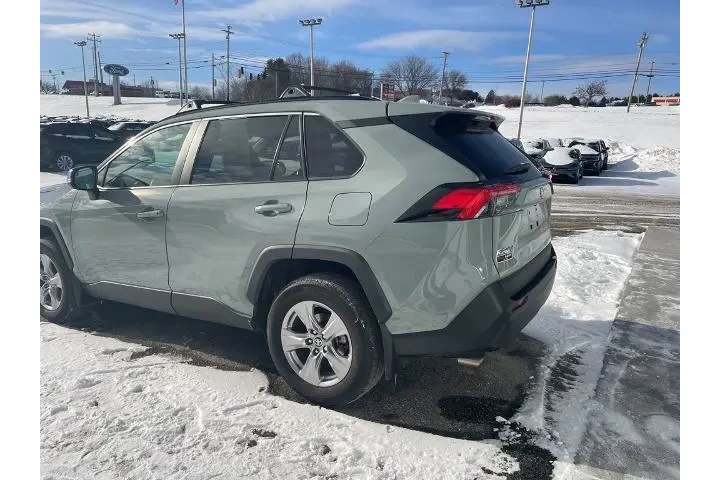$29991 : Toyota RAV4 2023 AWD XLE 4dr image 5