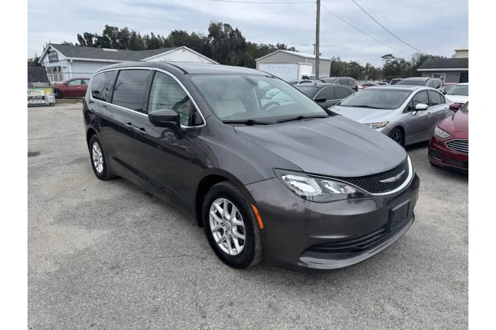 $9497 : 2017 Pacifica LX image 4
