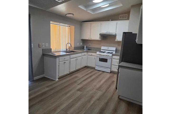 $1975 : Casa en Victorville, Ca. image 3