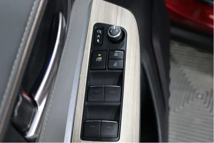 $31982 : Toyota Venza 2021 AWD Limite image 7