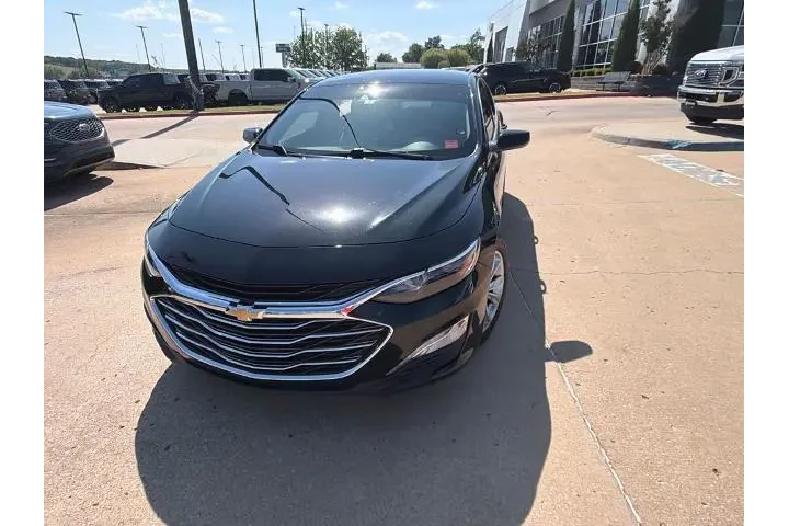 $13891 : Chevrolet Malibu 2021 LT 4dr image 3