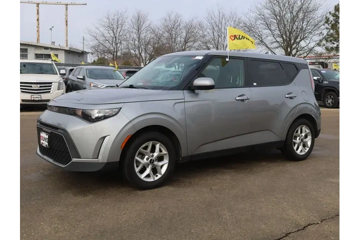 $15977 : Kia Soul 2023 LX 4dr Crossov image 5