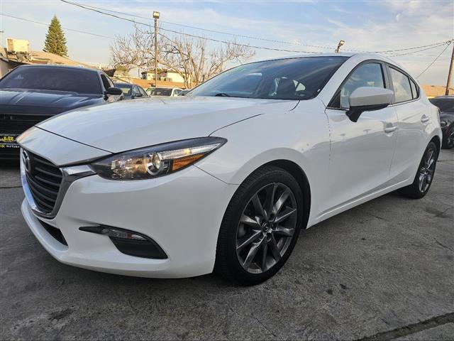 $13995 : 2018 MAZDA3 s Grand Touring A image 1