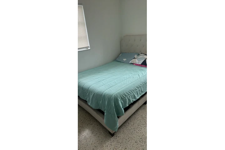 $1200 : Cuarto en renta image 1