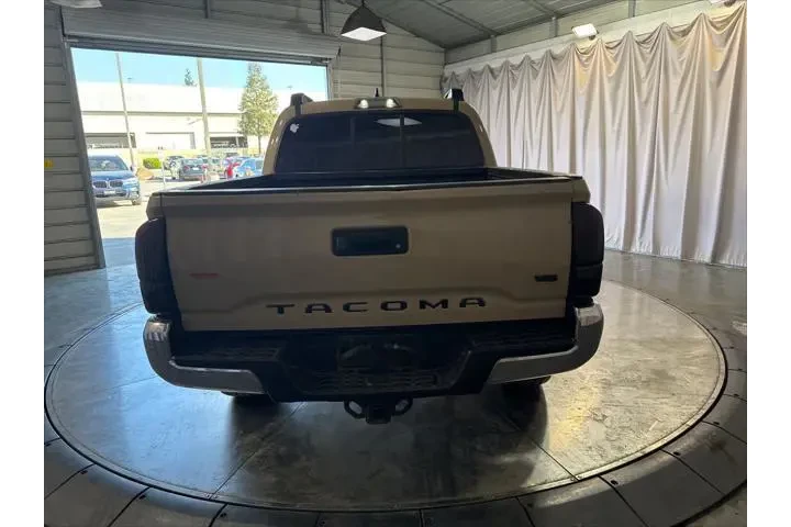 $24995 : Toyota Tacoma 2018 4x4 TRD P image 6