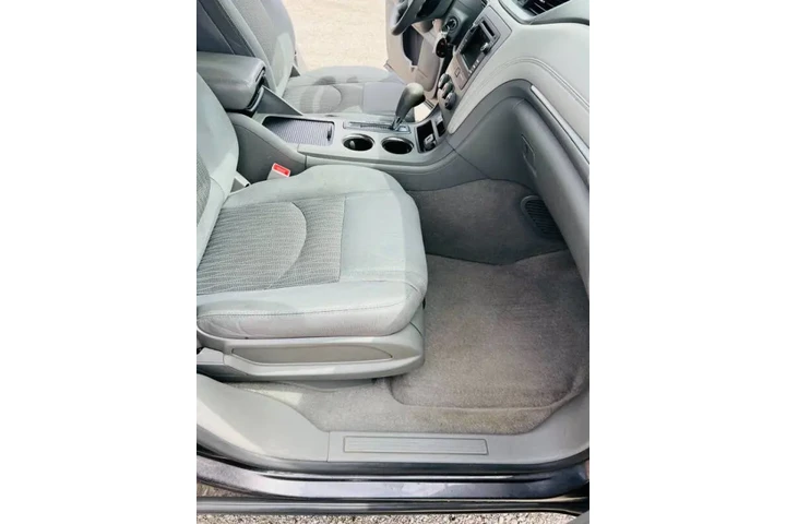 $8999 : 2016 Traverse LS image 10