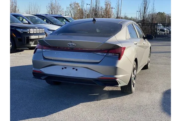 $20995 : Hyundai ELANTRA 2023 SEL 4dr image 7