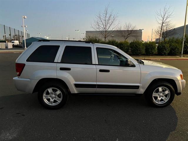 $7495 : 2005 Grand Cherokee Laredo image 6