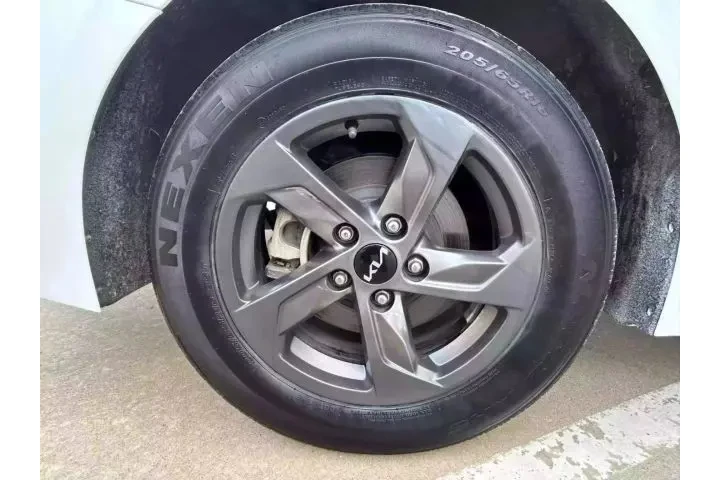 $20999 : 2023 KIA K5LXS SEDAN 4D image 3