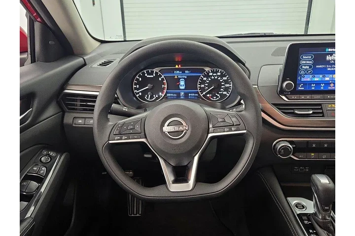 $21998 : Nissan Altima 2023 2.5 SV 4d image 10