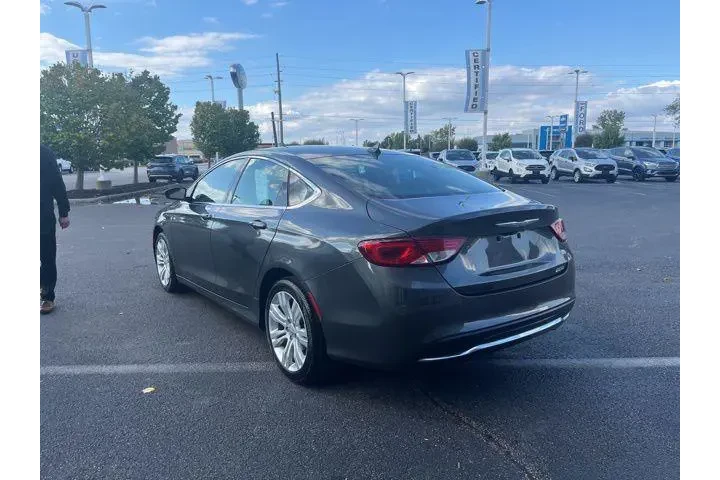 $9452 : Chrysler 200 2015 Limited 4d image 10